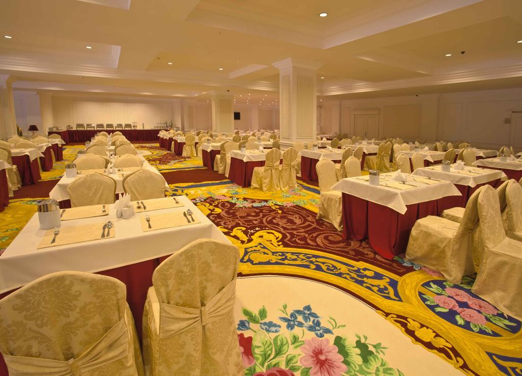 Royal Congress Hotel Kiev Buitenkant foto